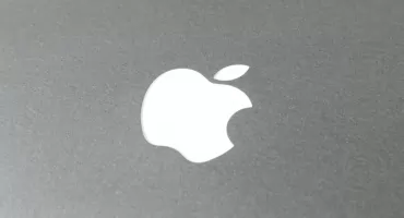 Lekki laptop do podróży i pracy zdalnej - dlaczego użytkownicy wybierają MacBooka?