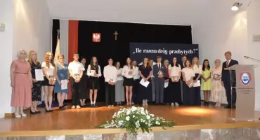 Wzruszające pożegnanie ósmoklasistów z Czwórki