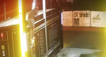 U sąsiadów: Przed zatrzymaniem zdążył jeszcze zerwać podwieszany sufit i stłuc lustro. Wcześniej zdemolował stację paliw  