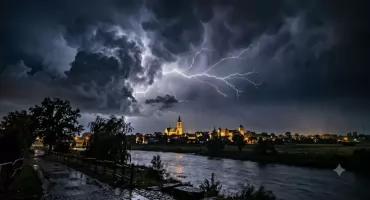 Nadciągają burze z gradem i silnym wiatrem. Żółty alert IMGW dla powiatu pułtuskiego