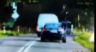 O krok od tragedii na DK53. Chciał „coś udowodnić” innemu kierowcy [FILM]