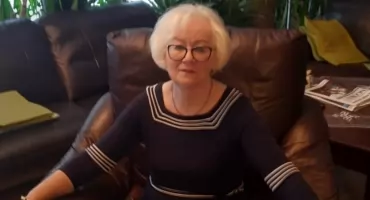 „Człowiek może przelać swoje myśli i doznania na płótno”. Rozmowa Amelii Świerczewskiej z malarką Barbarą Okońską