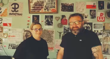 Żeby nie zapomnieć... Przypominamy wywiad z Agatą i Dominikiem Pastewkami - twórcami społecznej inicjatywy - Dzieci z Bramy Kościuszki 39