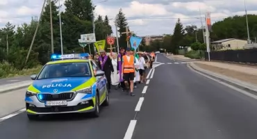 Bezpieczna droga do Częstochowy. Pułtuscy policjanci zabezpieczali przemarsz Ełckiej Pielgrzymki Pieszej