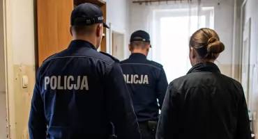 Awantura domowa w gminie Gzy. Zamiast się uspokoić, znieważył policjantów. Miał 2,5 promila