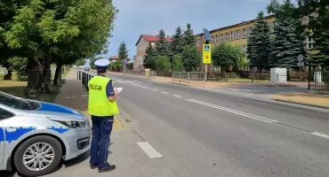 Bezpieczny powrót do szkół: mazowiecka policja sprawdza oznakowanie dróg przed nowym rokiem szkolnym