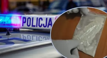 Nerwowe zachowanie zdradziło 45-letniego mieszkańca Pułtuska. Wyrzucił narkotyki na widok patrolu policji