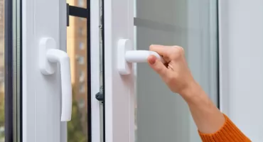 Aluminiowe okna wypierają plastik. Nowy trend w budownictwie jednorodzinnym 
