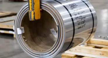 Stal nierdzewna w energetyce: jak dobór materiału i technologii obróbki wpływa na trwałość komponentów?