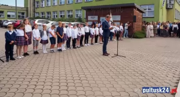Nowy rok szkolny rozpoczęty! Uroczysta inauguracja w pułtuskiej „Czwórce”