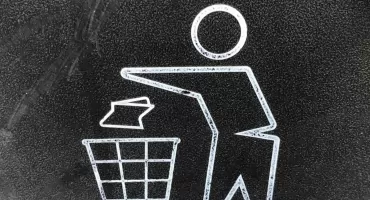 Od produkcji do recyklingu – jak powinno wyglądać nowoczesne zarządzanie odpadami w firmie?