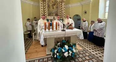 Relikwie św. Stanisława Kostki wprowadzone do kościoła w Kacicach. Uroczystości w najstarszej świątyni patrona
