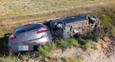 Zderzenie dwóch aut na obwodnicy Pułtuska. Trzy osoby trafiły do szpitala