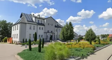Alarm bombowy w Urzędzie Gminy Obryte! Pracownicy i petenci ewakuowani, na miejscu służby