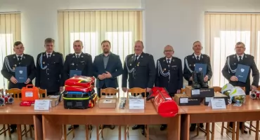 Nowoczesny sprzęt trafił do druhów z gminy Gzy. Ponad 42 tysiące złotych na wsparcie jednostek OSP