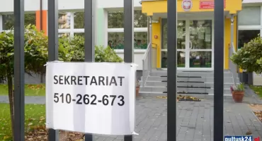 Pustki w klasach i policyjne patrole. Pułtusk reaguje po ataku nożownika