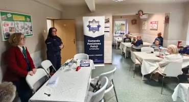 Wiedza i czujność najlepszą obroną. Pułtuscy policjanci i ZUS z wizytą w Senior+