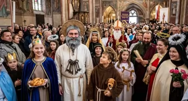 Dress code: Niebiańska elegancja. Czyli jak podbić Pułtusk kluczami do nieba bram
